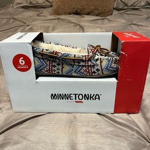 Minnetonka slipper shoes